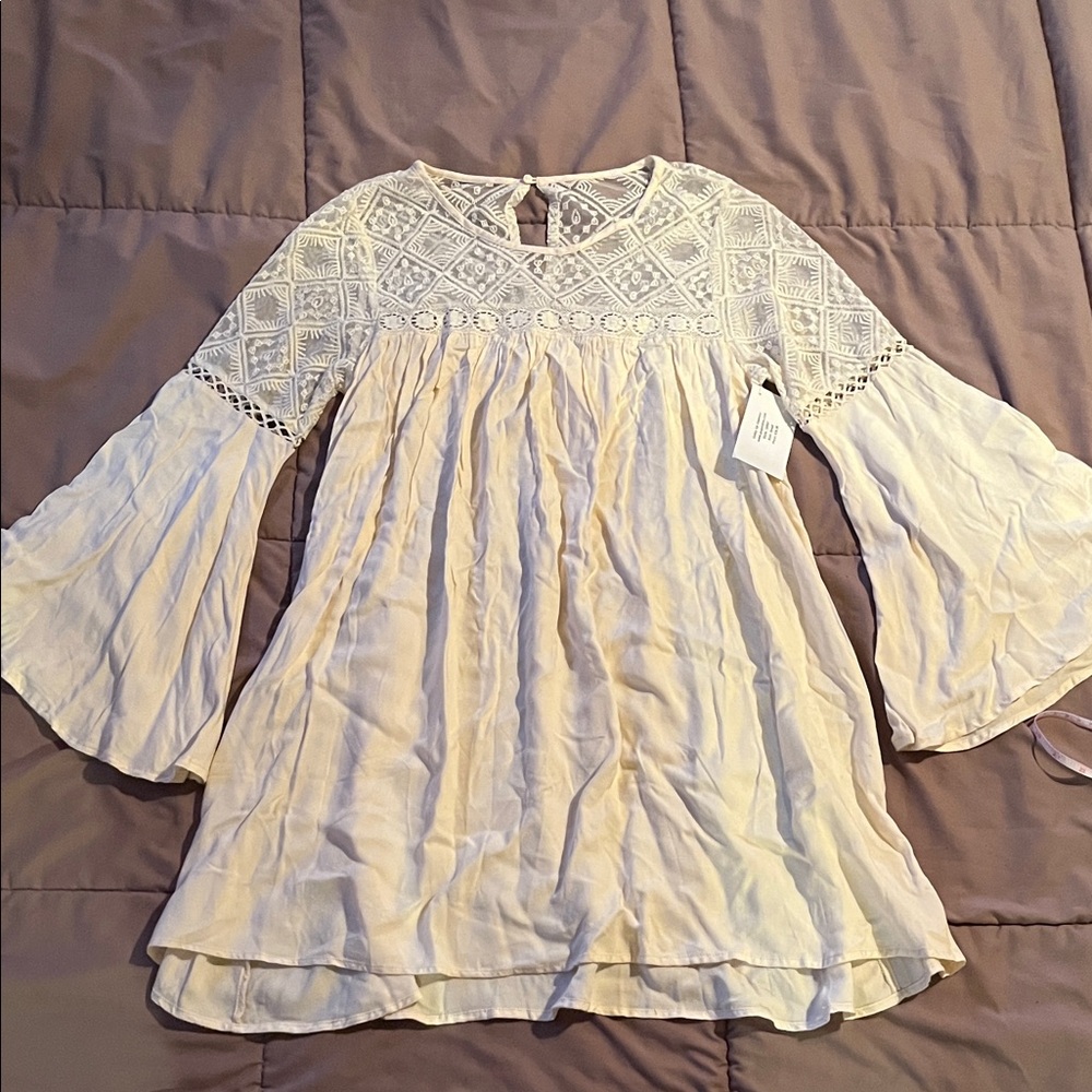 Chic White Lace Bell Sleeve Blouse